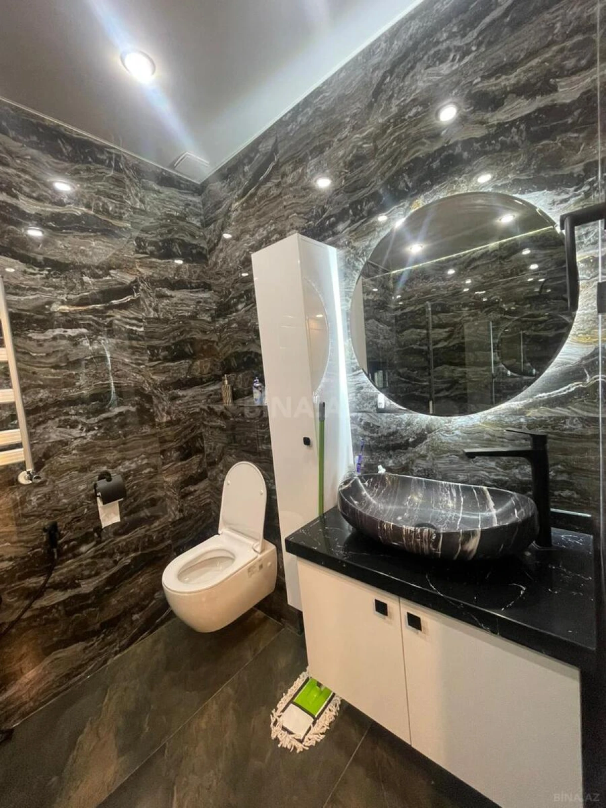 Satılır 4 otaqlı mənzil 179 m²