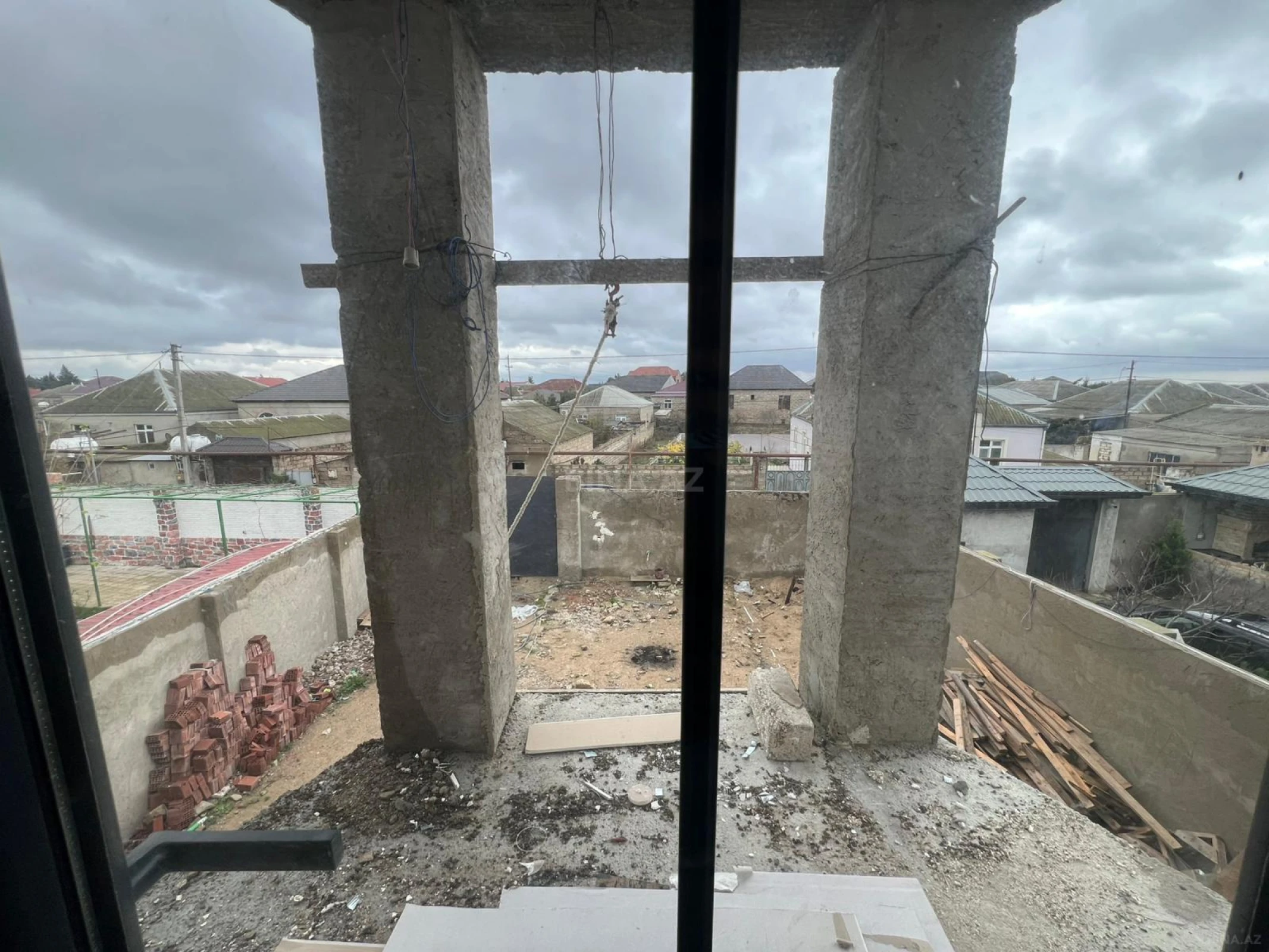 Satılır 6 otaqlı həyət evi 220 m²