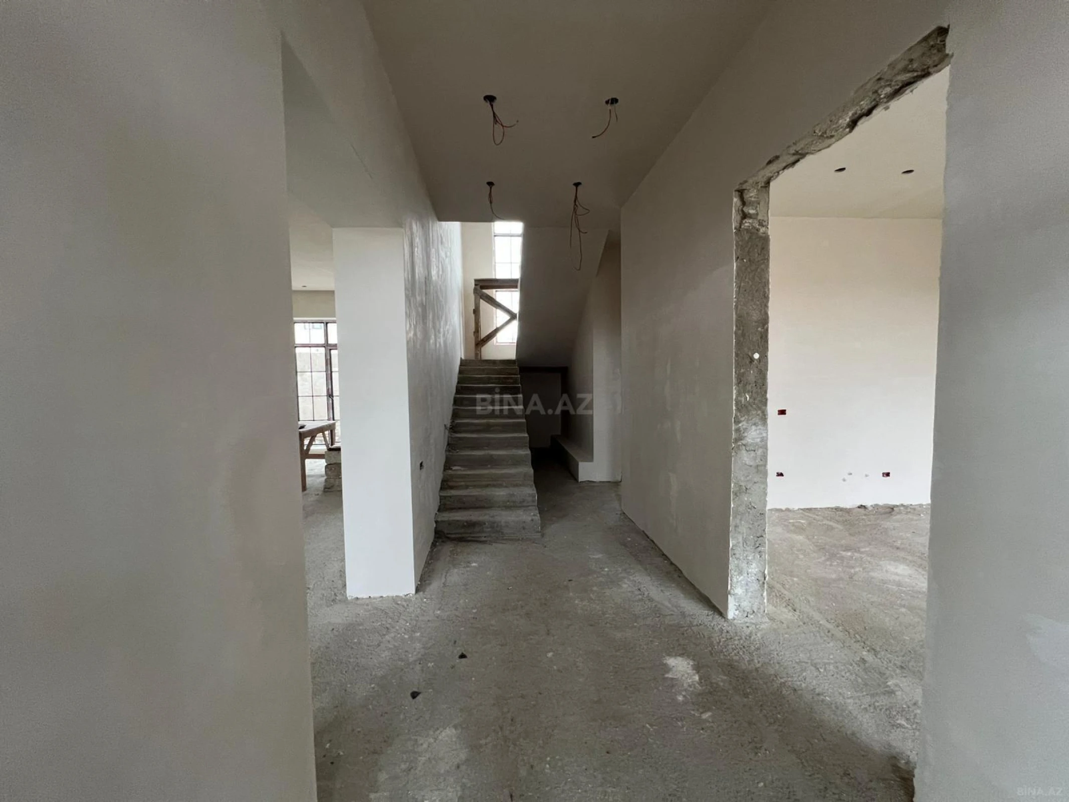 Satılır 6 otaqlı həyət evi 220 m²