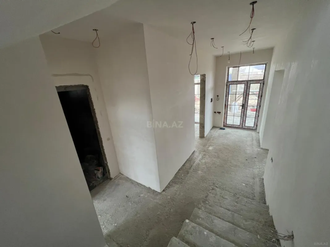 Satılır 6 otaqlı həyət evi 220 m²