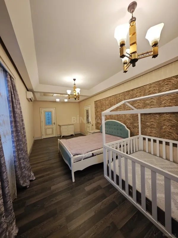 Satılır 5 otaqlı həyət evi 250 m²