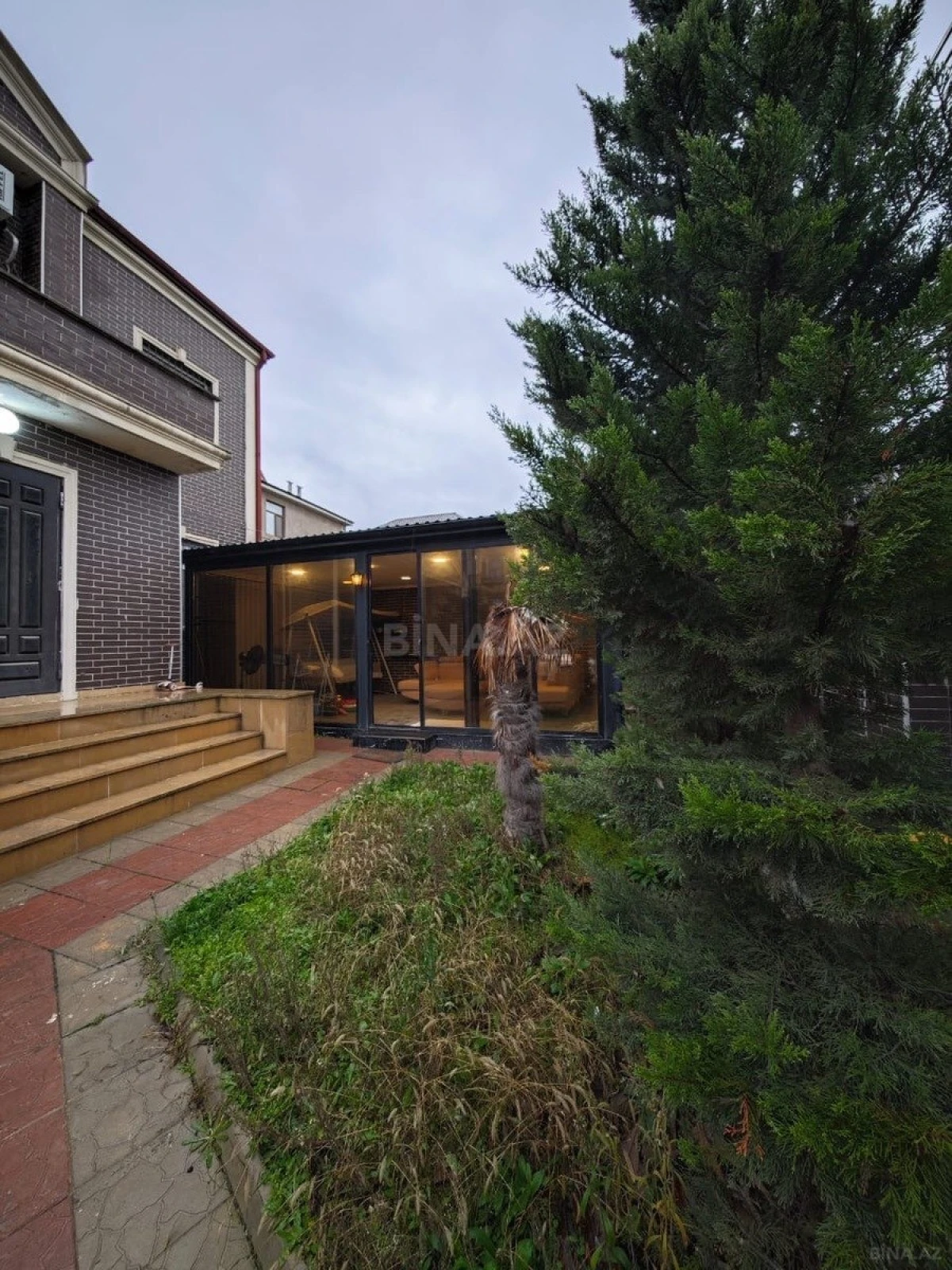 Satılır 5 otaqlı həyət evi 250 m²