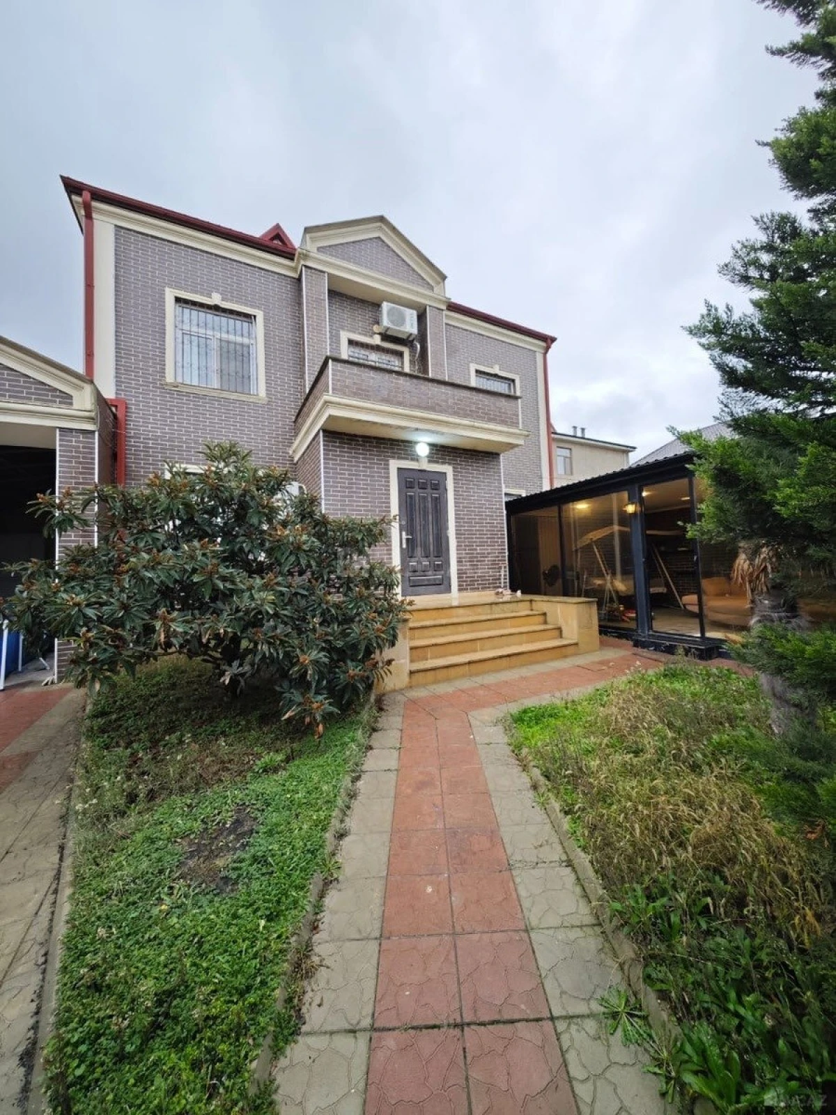 Satılır 5 otaqlı həyət evi 250 m²