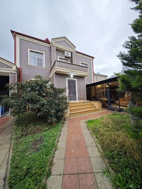 Satılır 5 otaqlı həyət evi 250 m²