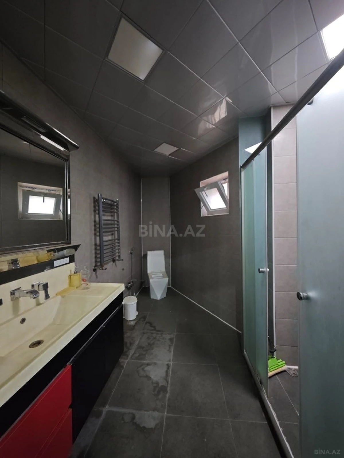 Satılır 5 otaqlı həyət evi 250 m²