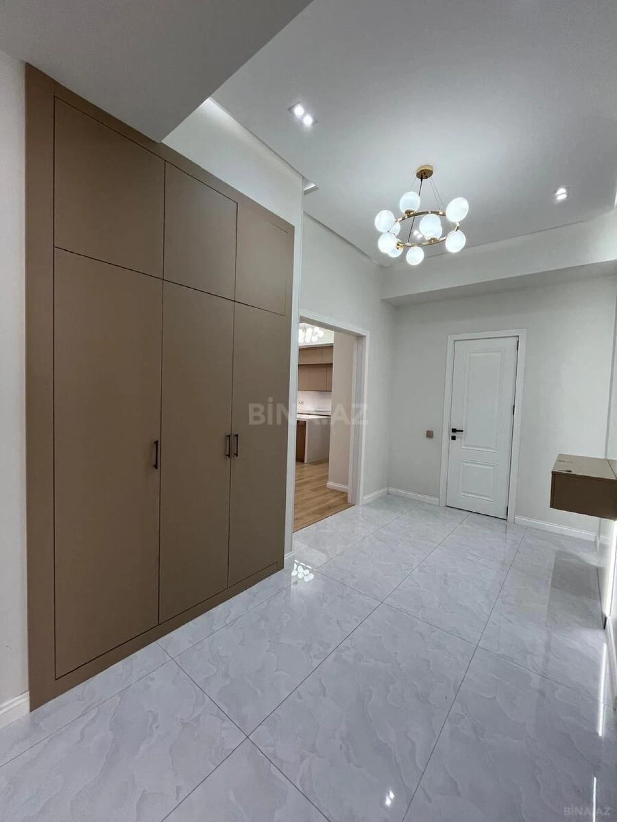 Kirayə verilir 3 otaqlı mənzil 136 m²