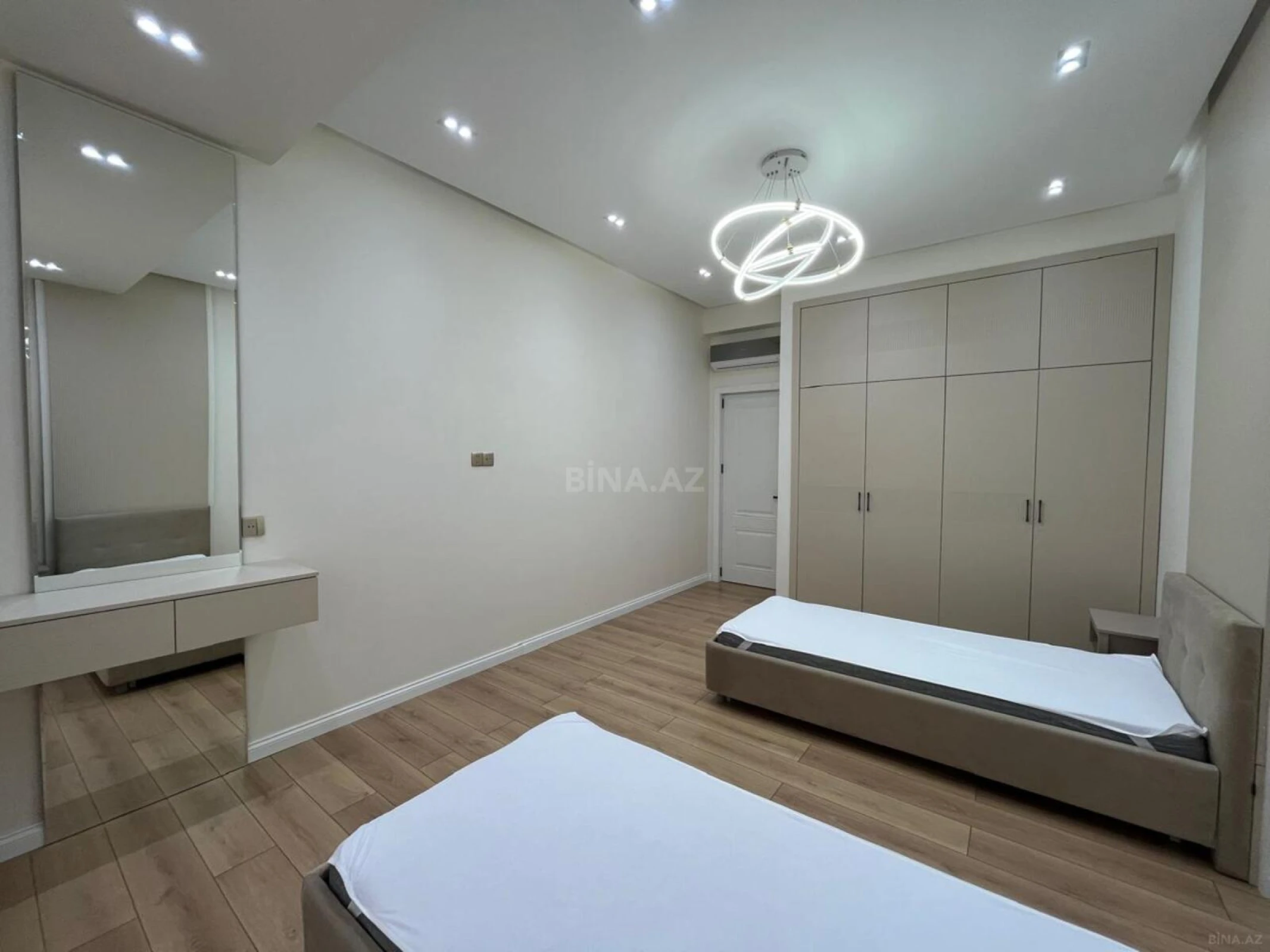 Kirayə verilir 3 otaqlı mənzil 136 m²