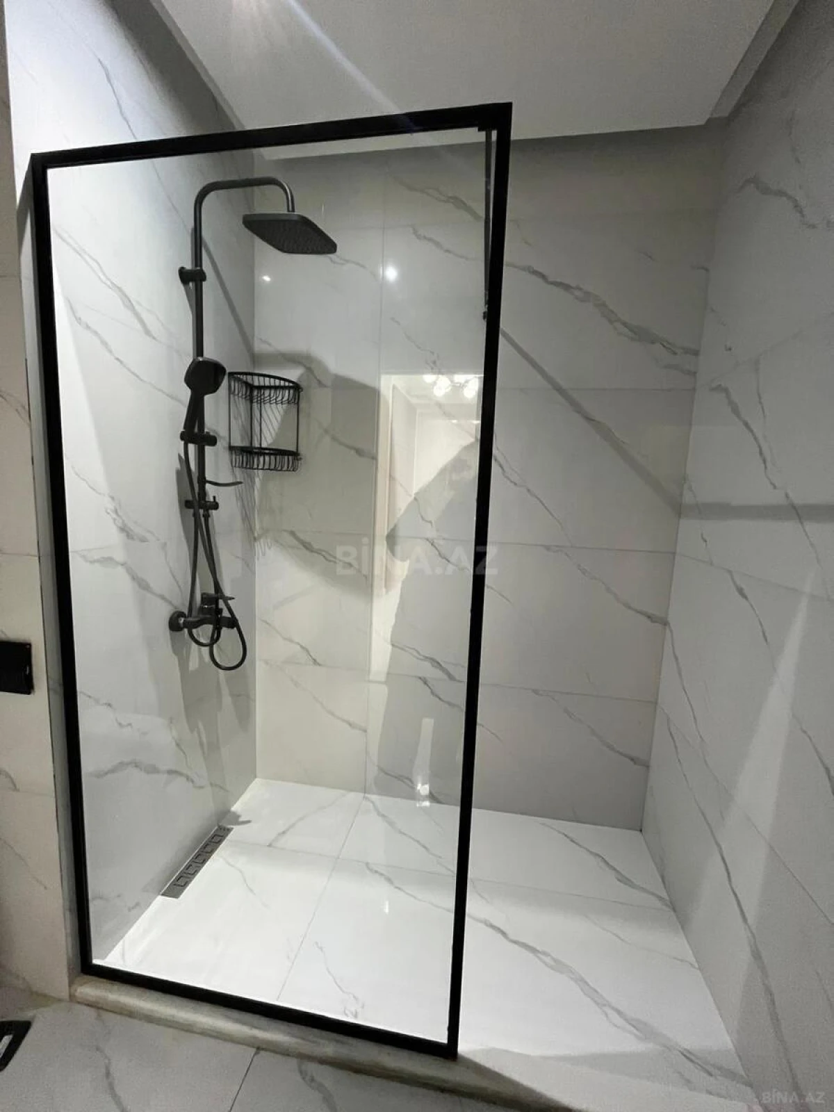 Kirayə verilir 3 otaqlı mənzil 136 m²