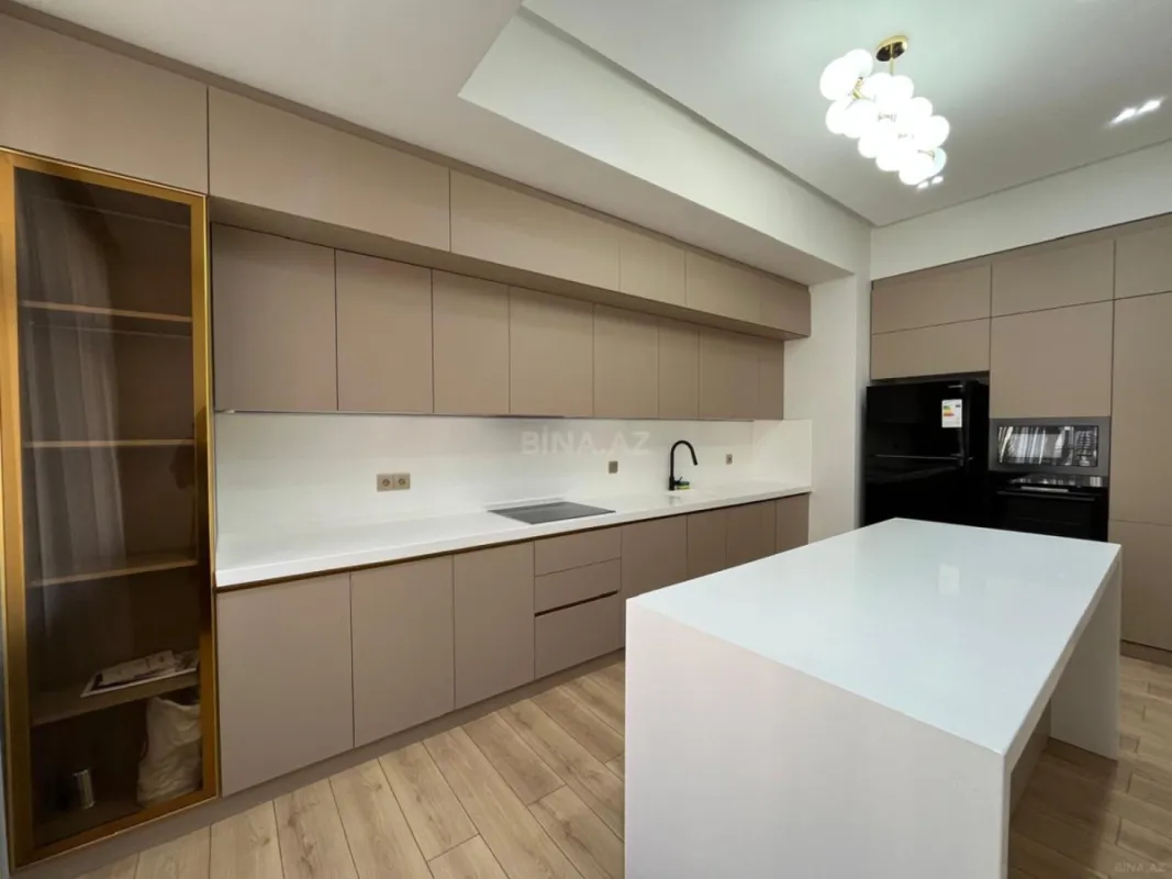 Kirayə verilir 3 otaqlı mənzil 136 m²