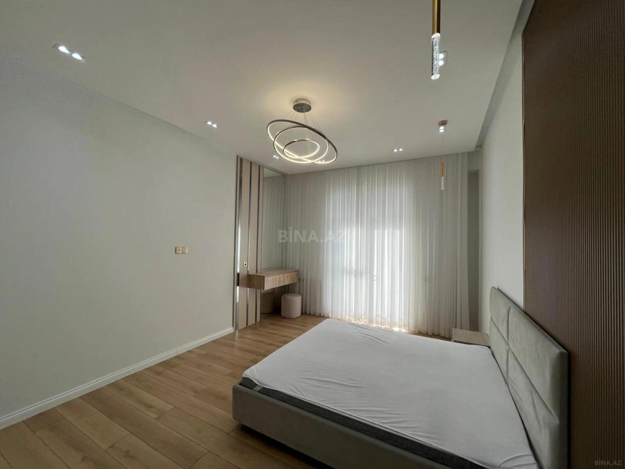 Kirayə verilir 3 otaqlı mənzil 136 m²