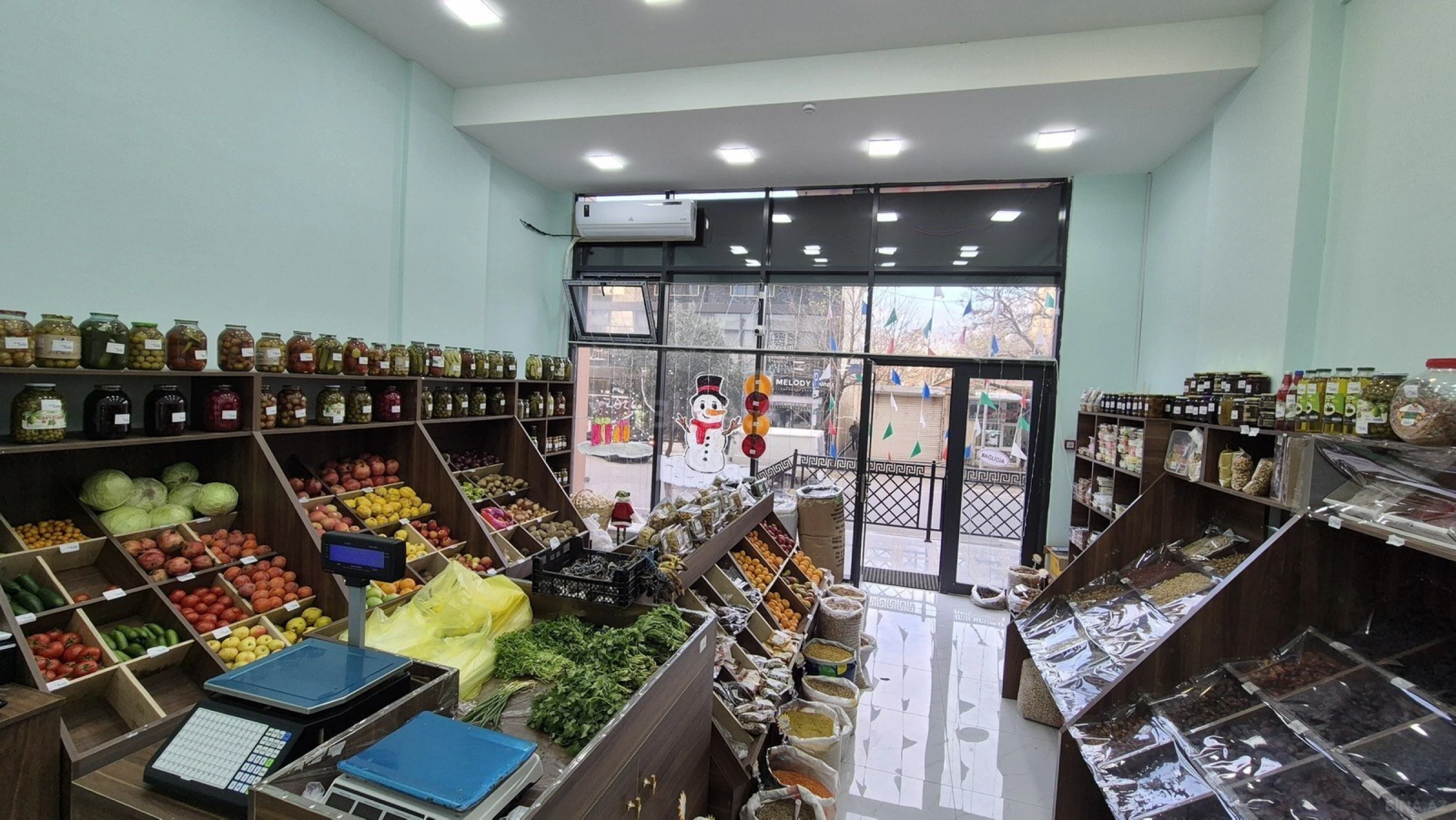 Satılır obyekt 61 m²