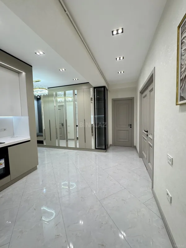 Satılır 3 otaqlı mənzil 108 m²