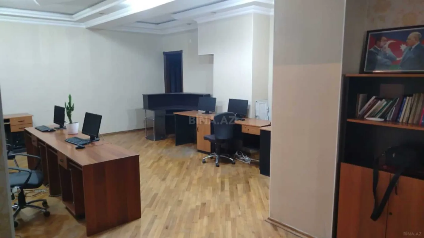 Satılır 3 otaqlı mənzil 137 m²
