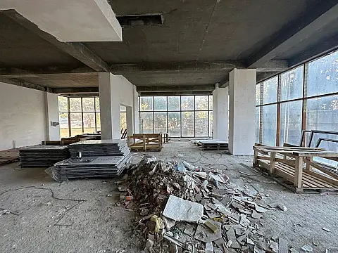 Satılır obyekt 431 m²