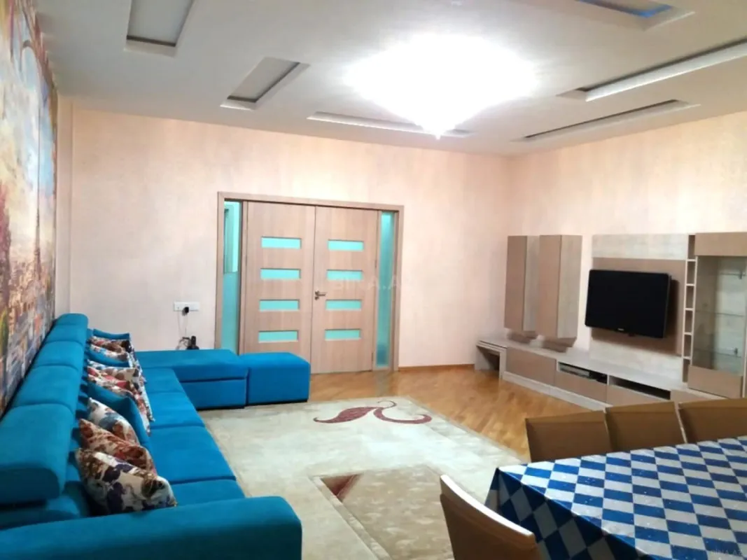 Satılır 3 otaqlı mənzil 125 m²
