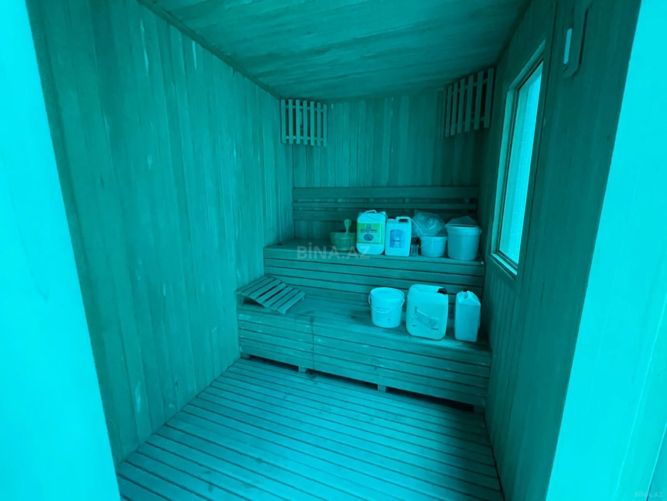 Satılır 10 otaqlı həyət evi 591 m²