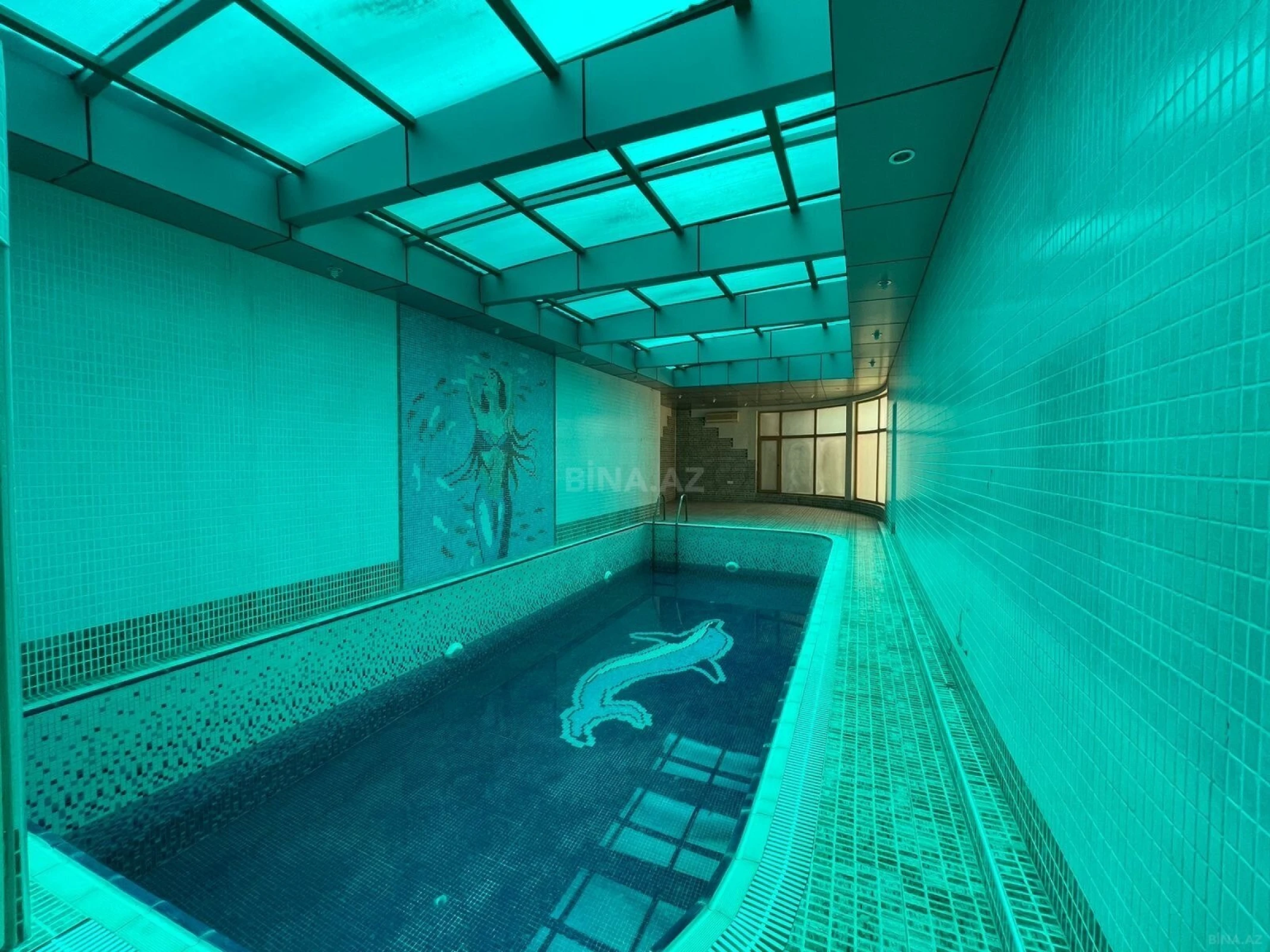 Satılır 10 otaqlı həyət evi 591 m²