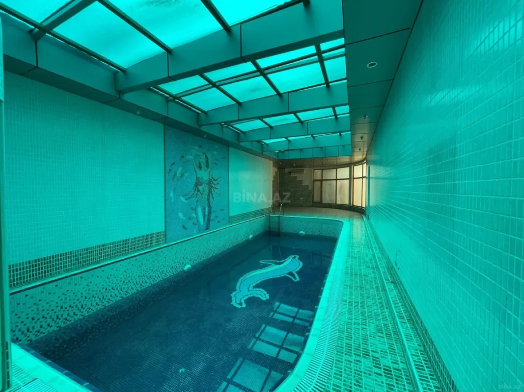 Satılır 10 otaqlı həyət evi 591 m²