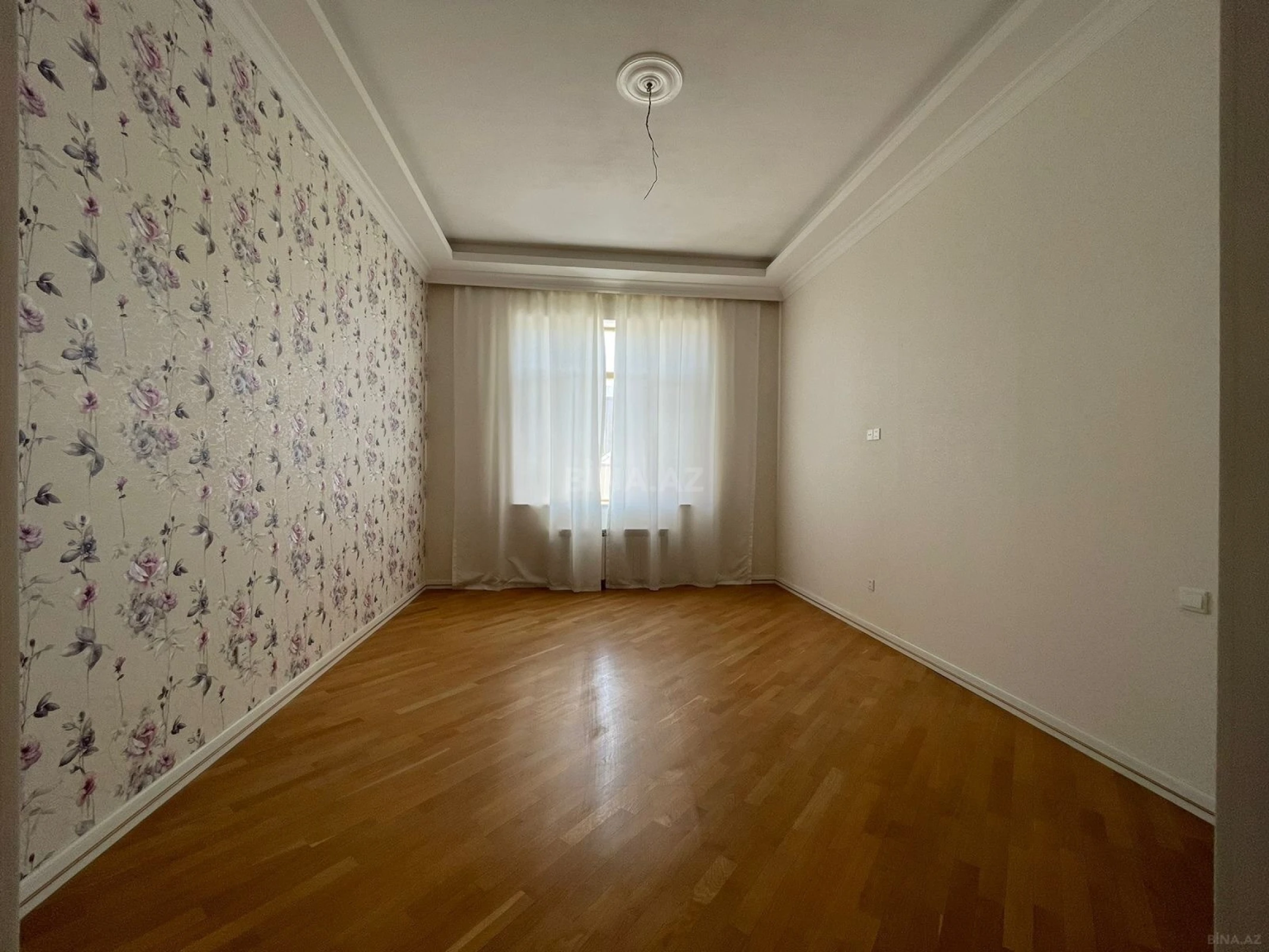 Satılır 10 otaqlı həyət evi 591 m²