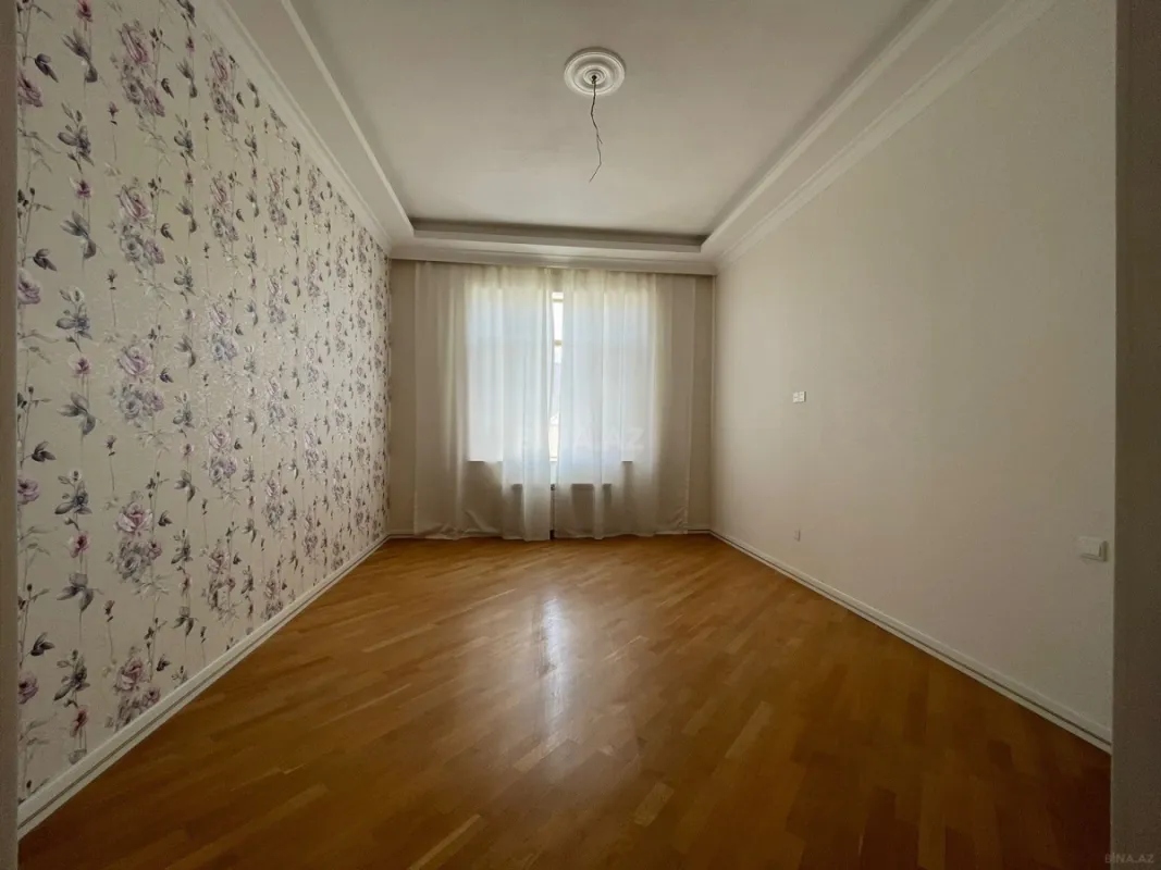 Satılır 10 otaqlı həyət evi 591 m²