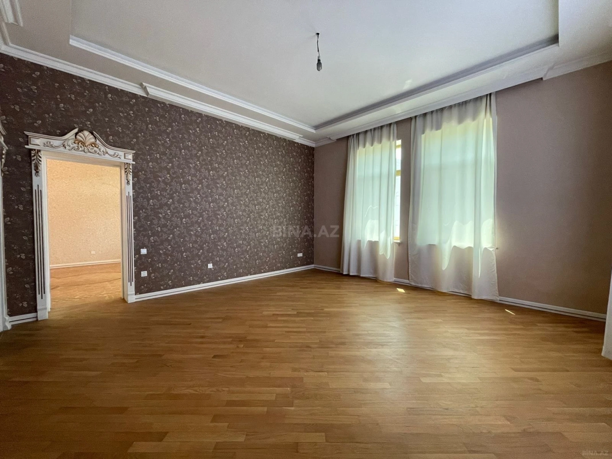 Satılır 10 otaqlı həyət evi 591 m²