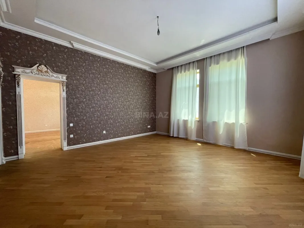 Satılır 10 otaqlı həyət evi 591 m²