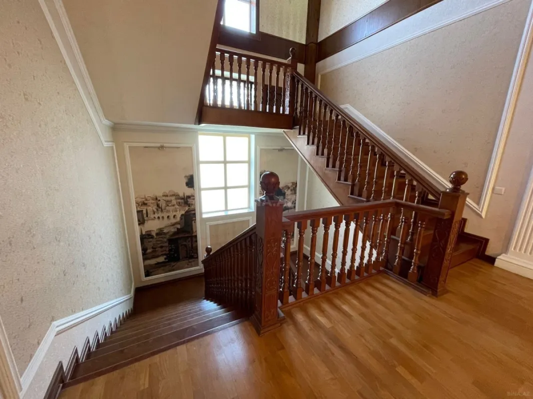 Satılır 10 otaqlı həyət evi 591 m²