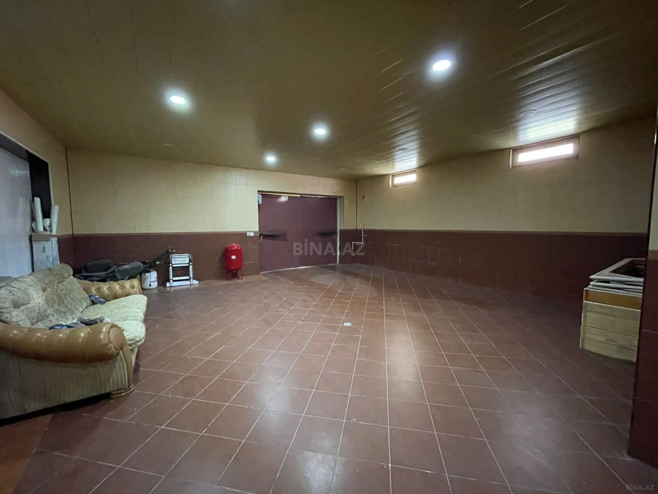 Satılır 10 otaqlı həyət evi 591 m²