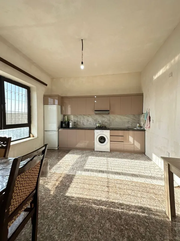 Satılır 5 otaqlı həyət evi 220 m²