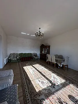 Satılır 5 otaqlı həyət evi 220 m²