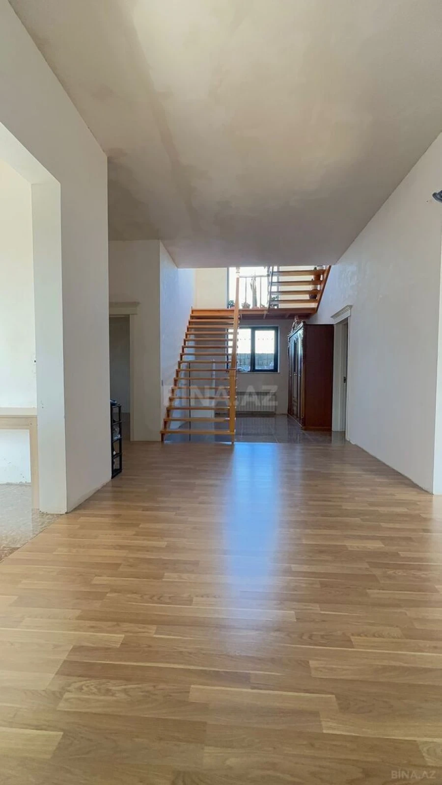 Satılır 5 otaqlı həyət evi 220 m²