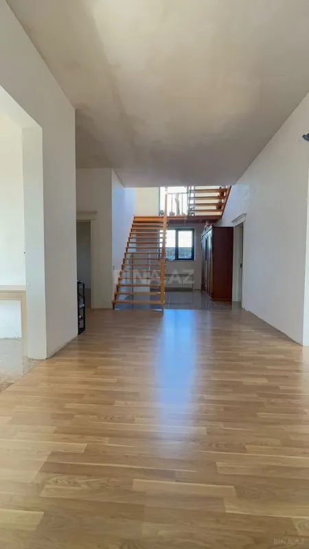 Satılır 5 otaqlı həyət evi 220 m²