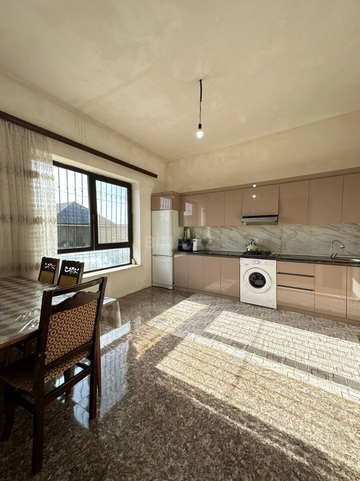 Satılır 5 otaqlı həyət evi 220 m²