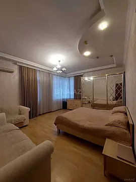 Satılır 3 otaqlı mənzil 140 m²
