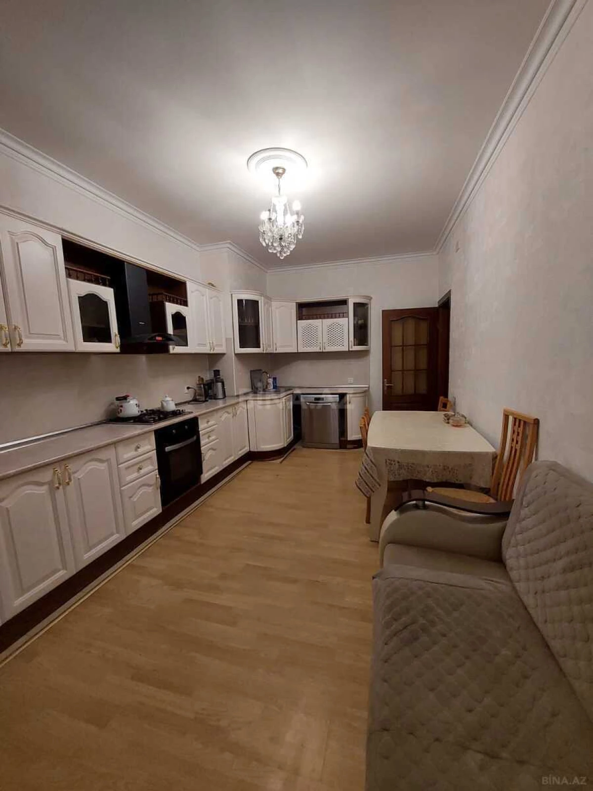 Satılır 3 otaqlı mənzil 140 m²