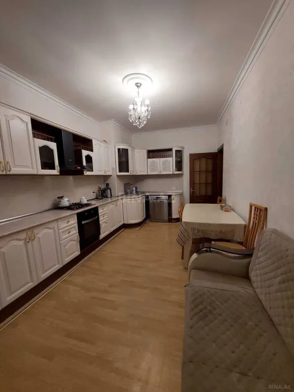 Satılır 3 otaqlı mənzil 140 m²