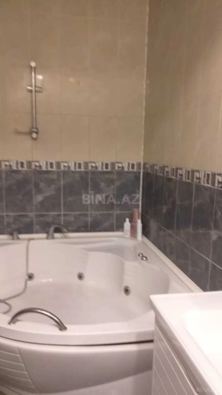 Satılır 3 otaqlı mənzil 140 m²