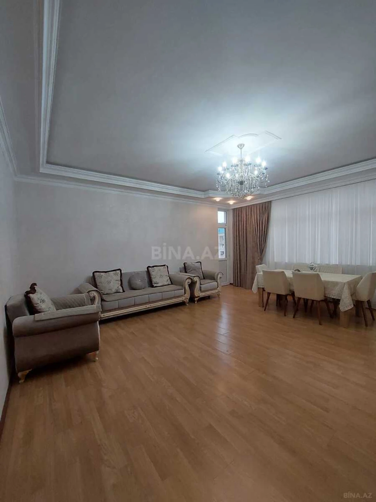 Satılır 3 otaqlı mənzil 140 m²