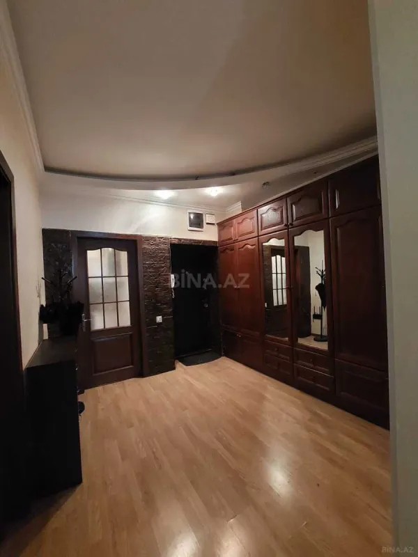 Satılır 3 otaqlı mənzil 140 m²