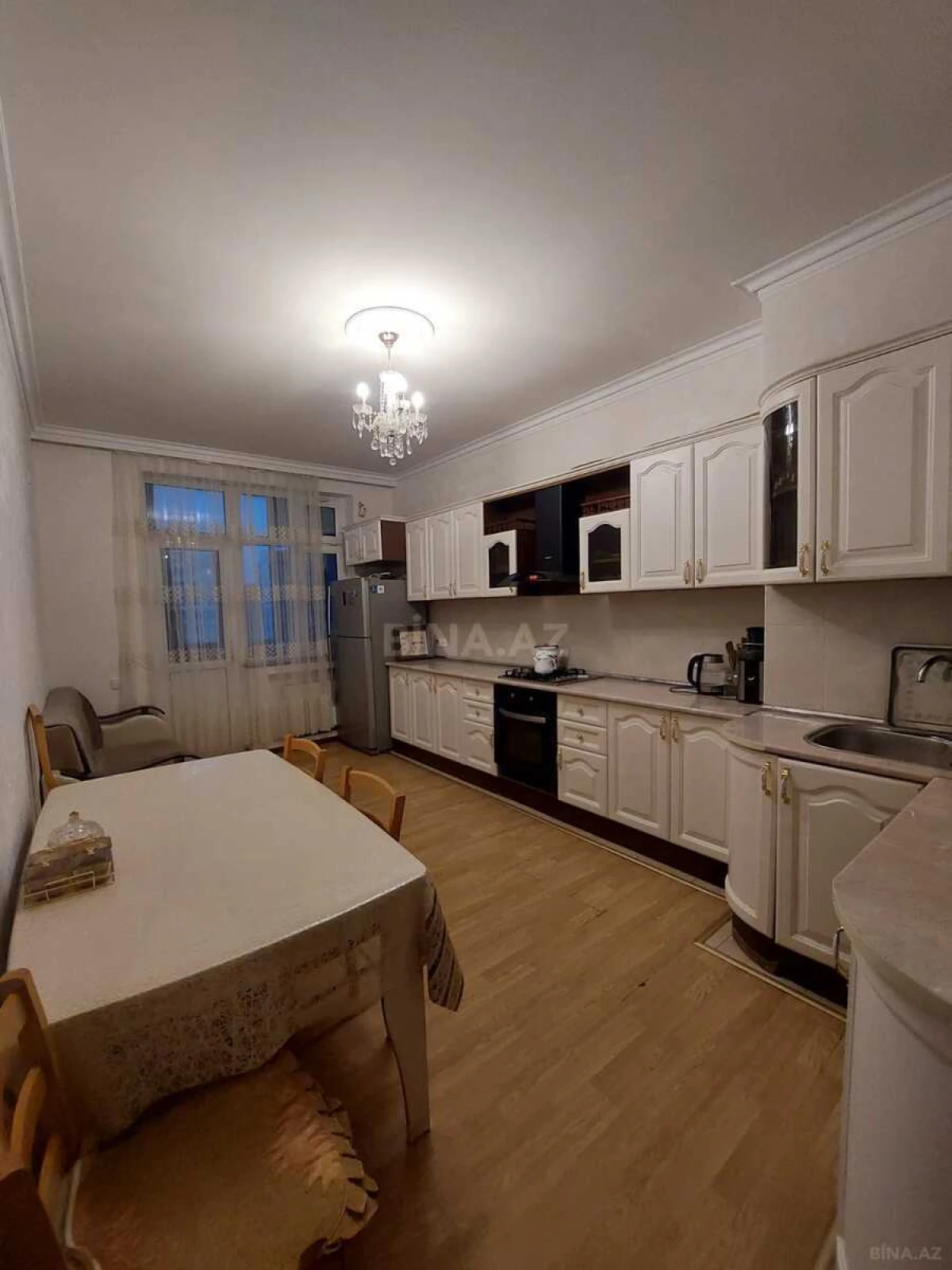 Satılır 3 otaqlı mənzil 140 m²