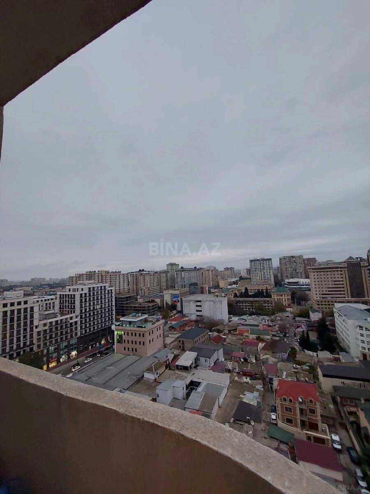 Satılır 3 otaqlı mənzil 140 m²