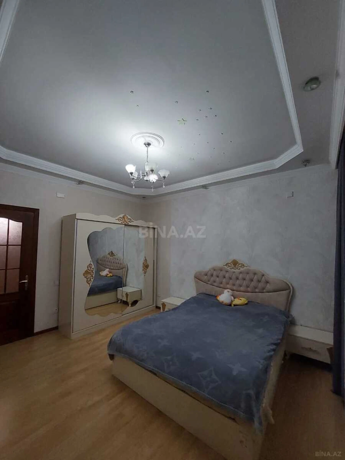 Satılır 3 otaqlı mənzil 140 m²