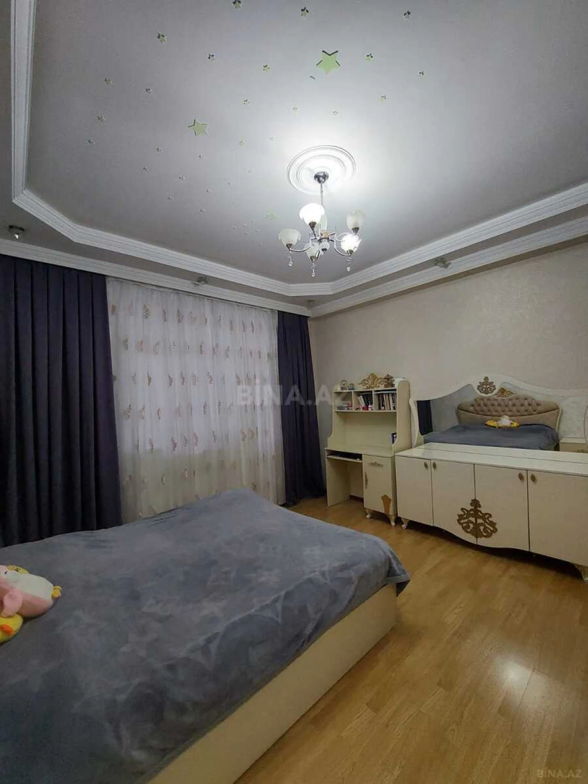 Satılır 3 otaqlı mənzil 140 m²