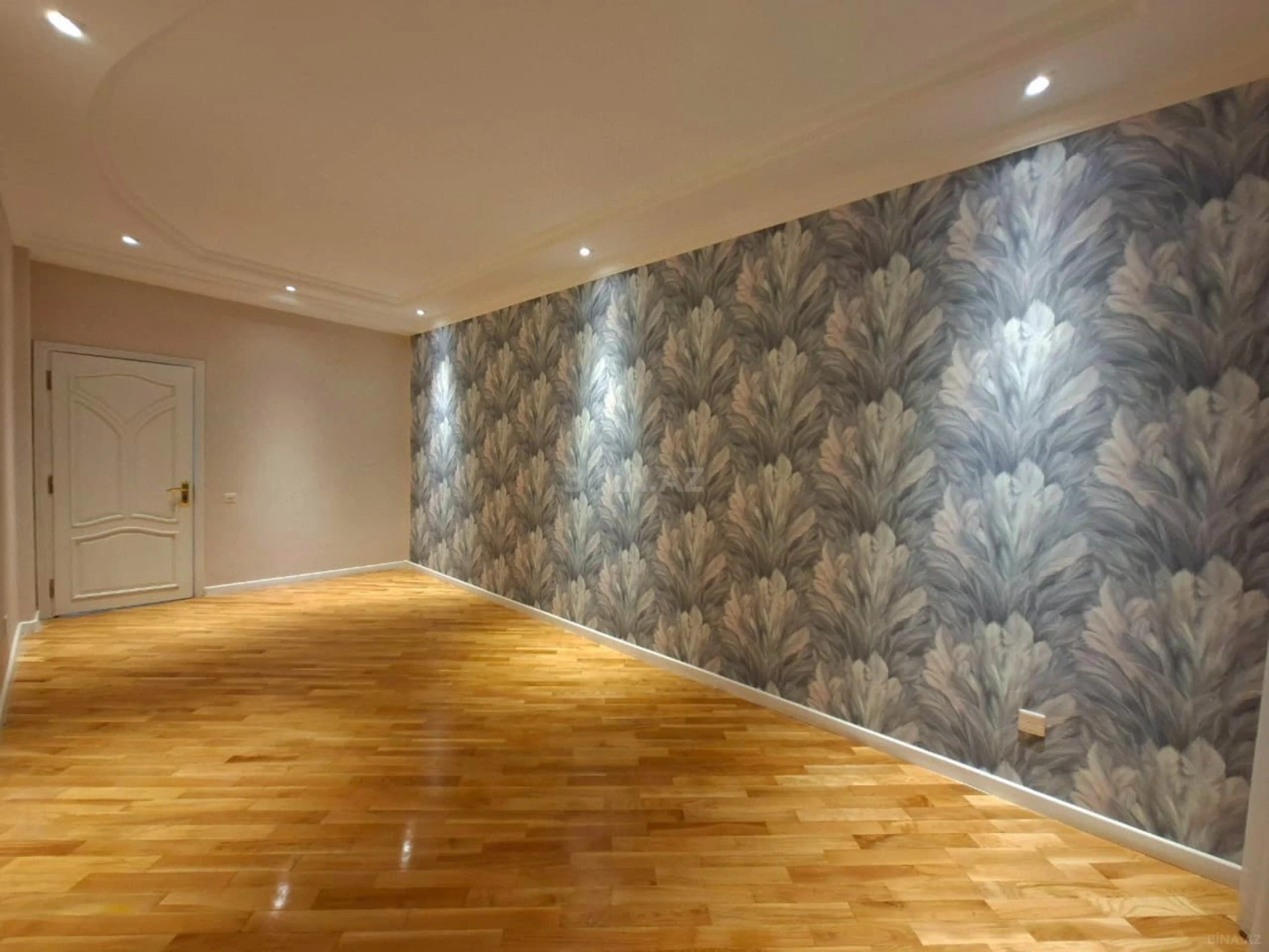 Satılır 4 otaqlı mənzil 160 m²