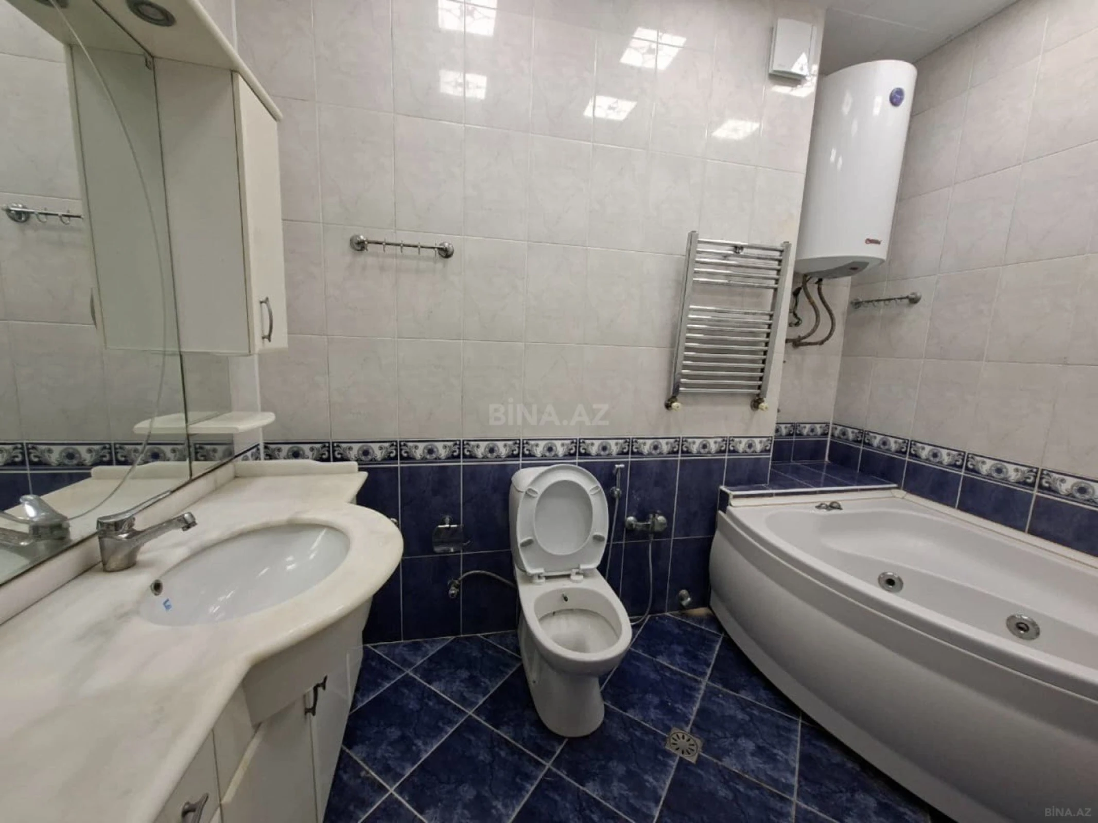 Satılır 4 otaqlı mənzil 160 m²