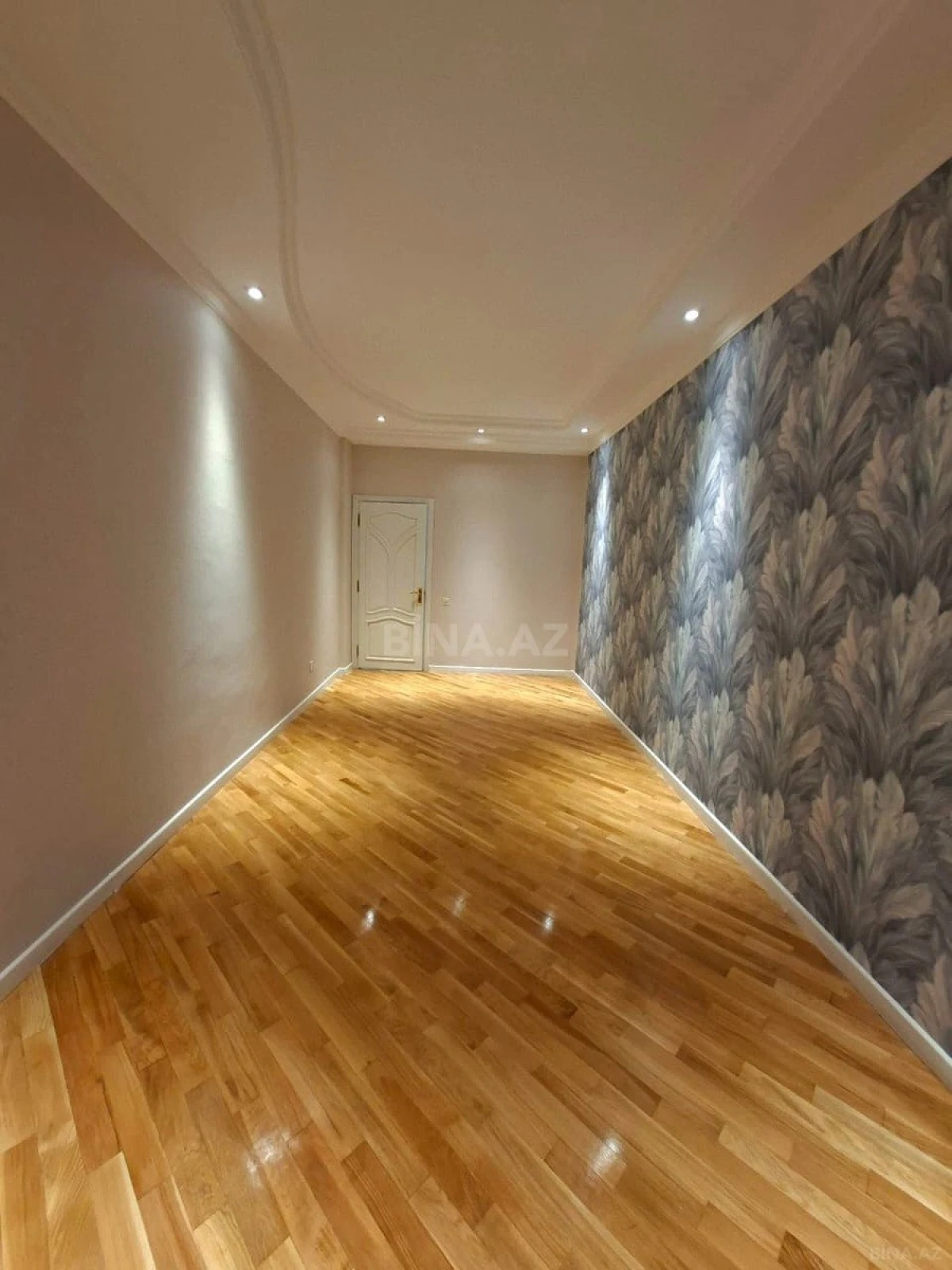Satılır 4 otaqlı mənzil 160 m²