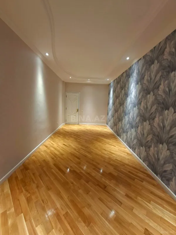 Satılır 4 otaqlı mənzil 160 m²