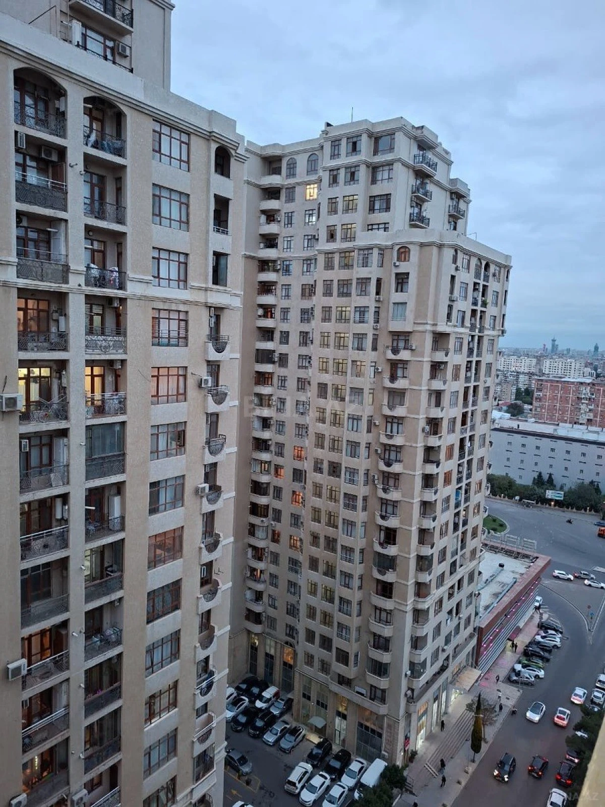 Satılır 4 otaqlı mənzil 160 m²