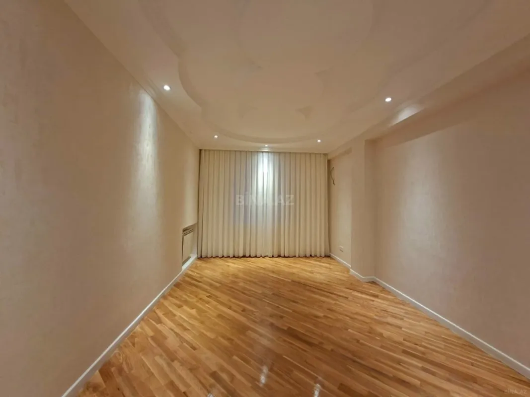 Satılır 4 otaqlı mənzil 160 m²