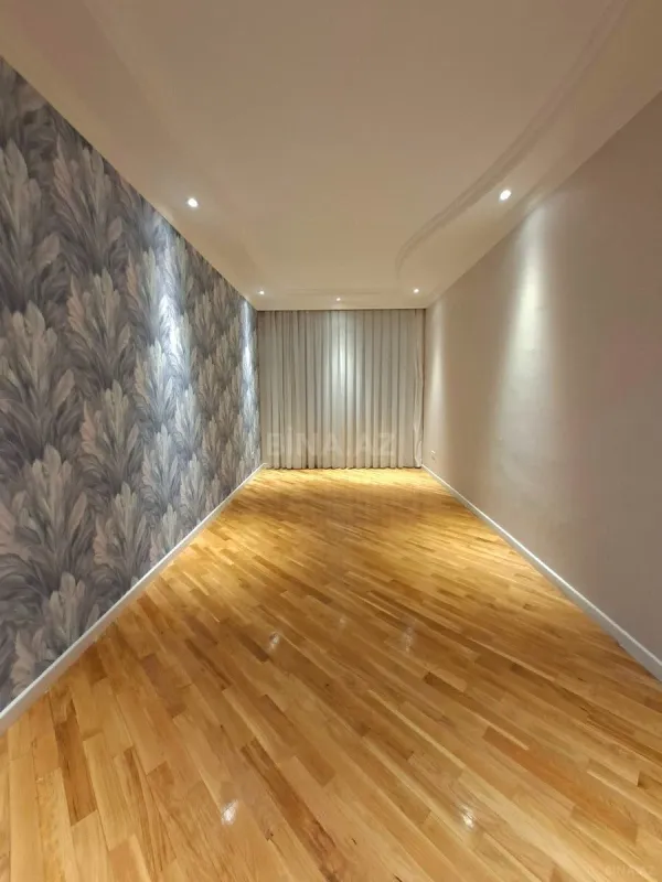 Satılır 4 otaqlı mənzil 160 m²